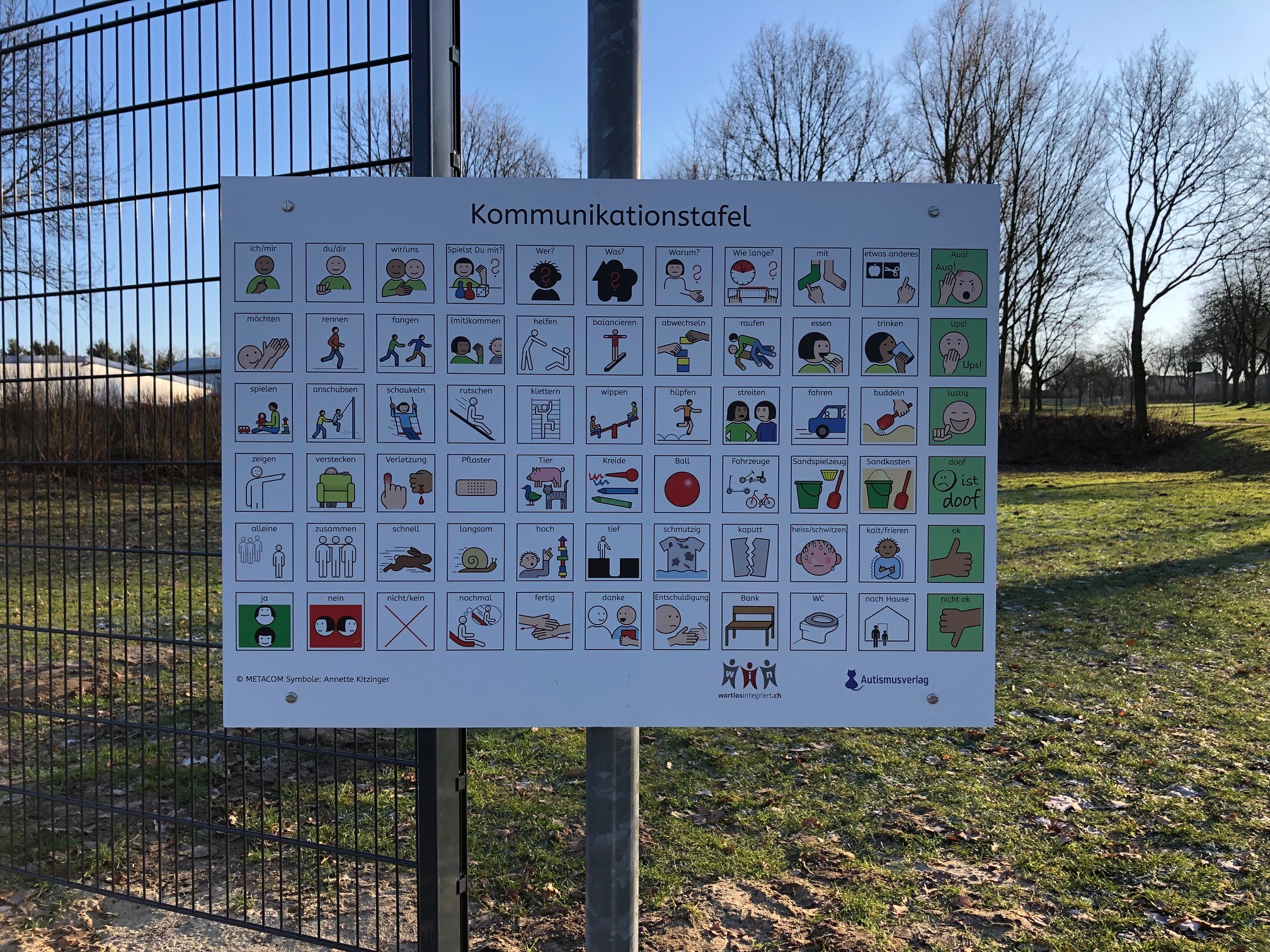 Spielplatz Madesussweg Heuweg 260119   Kommunikationstafel close up